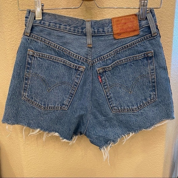 LEVI’S Blue Raw Hem Side Band Jean Shorts Size 28 - Picture 4 of 11